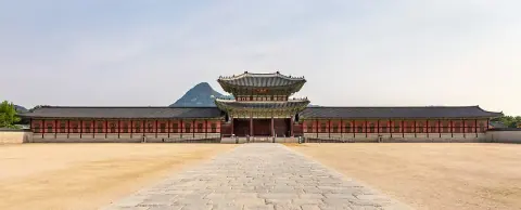 Heungnyemun Gate at Gyeongbokgung Palace in Seoul